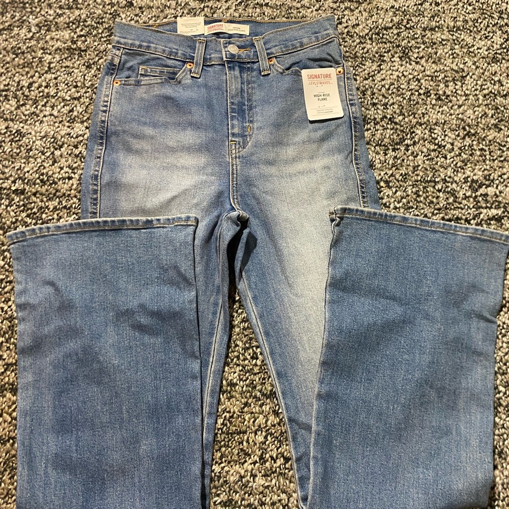 Signature by Levi Strauss Women's Classic Blue Straight Leg Jeans